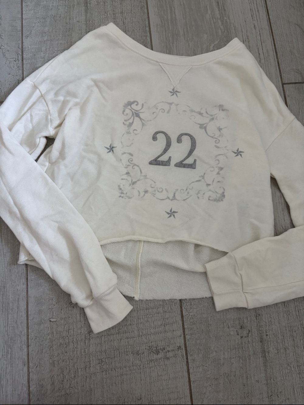 Hollister Cream Graphic Pullover Sweatshirt